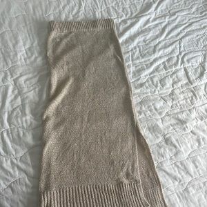 New with out tags beige skirt